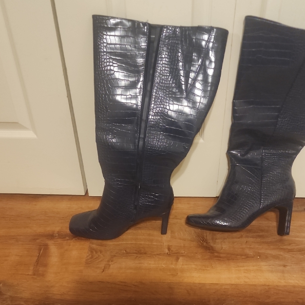 JustFab Navy Crocodile-Embossed Heeled Boots